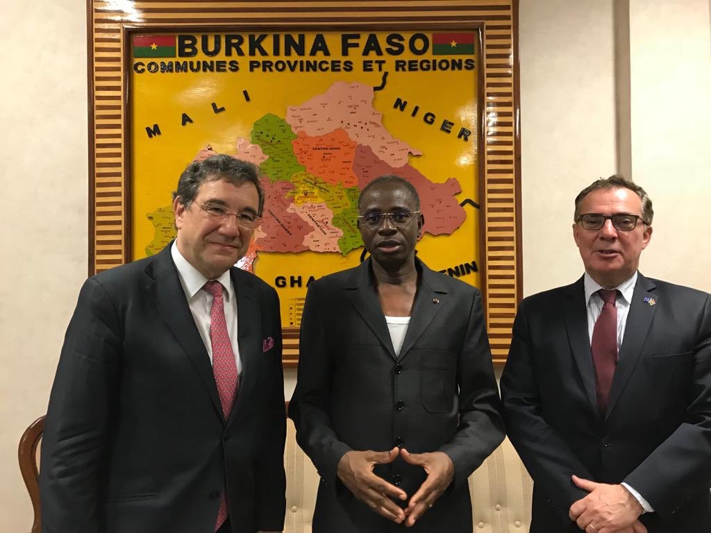 AngelLosadaEU's tweet photo. Réunion fructueuse avec le Ministre de la sécurité Clément Sawadogo. Importance de l’opérationnalisation de la Composante Police de la #ForceConjointe du G5 Sahel pendant la Présidence burkinabé du #G5Sahel. https://t.co/8E9B4PS9Zd