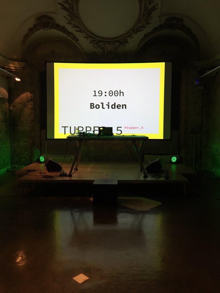 DeDOBarcelona's tweet photo. Todo preparado para iniciar la Música_ #Tupper_5 https://t.co/rBNRFh85sY