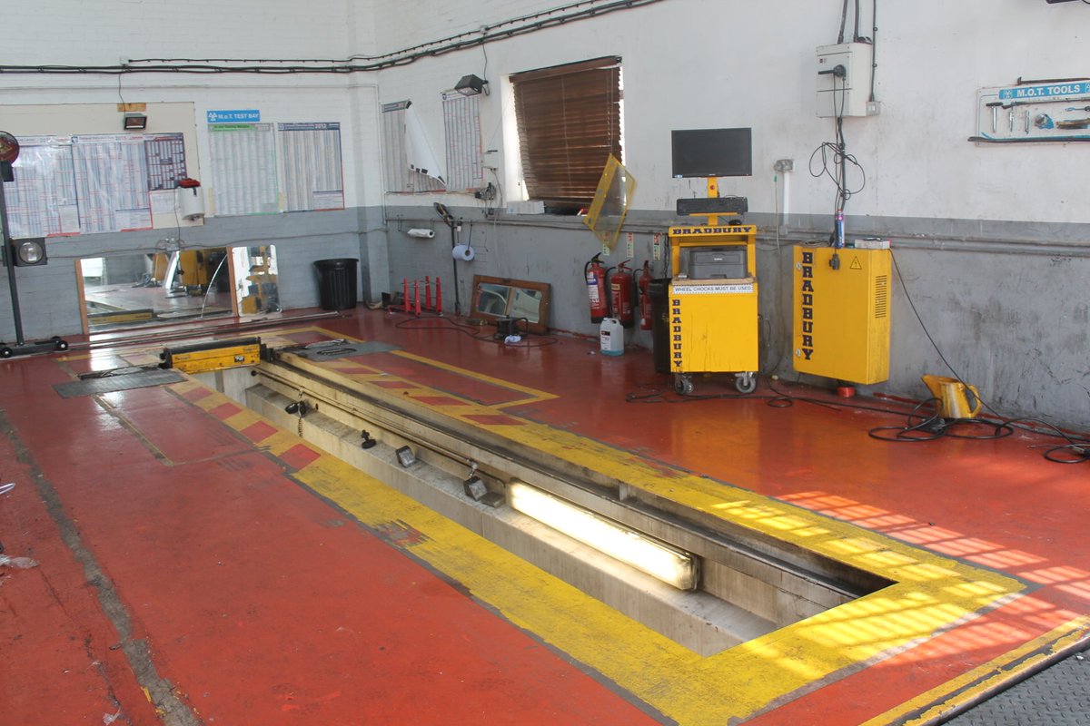 Remember, our #garage offers... 
- #MOT. 
- #Servicing. 
- #Diagnostic fault finding. 
- Paint work. 
- Roof racks and towbars fitting. 
- Clutch / brake #repairs. 
- #Bodyshop for all vehicles. 

📞 020 8417 0983 💻 hunttrucks.com 
#SouthLondon #Tooting #Wimbledon