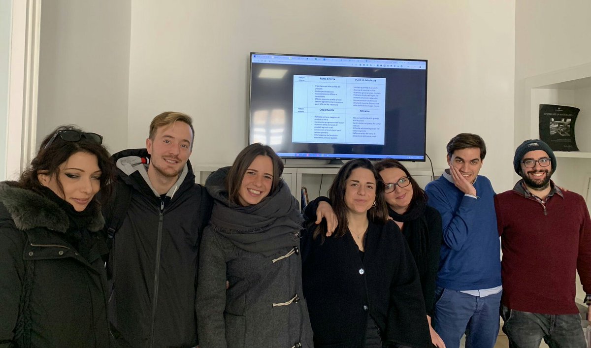 FeliciaPelagall's tweet photo. Declinare le idee degli 8 team di #TIPOHack in requisiti di sviluppo della piattaforma che aiuterà i #giovani a trovare il lavoro giusto :)
Ad aiutarci loro #TIPOLab: brillanti e motivati!
@InnovaFiducia https://t.co/pU05HBffqq
