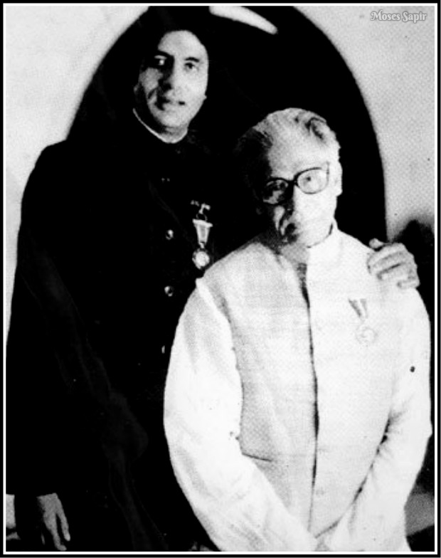 SrBachchan's tweet photo. T 3061 - Birthdays of parents I remember .. the day of their passing , NEVER .. ! https://t.co/5QJwnuwvSj