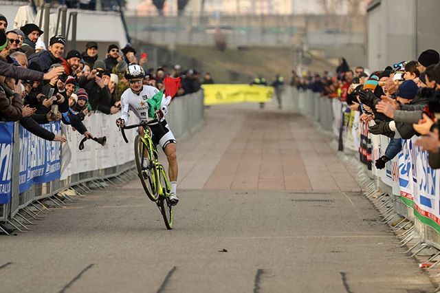 gioelebertolini's tweet photo. It's time to turn back in the world cup 
Ph. @mmondini_photo 
#selleitaliaguerciottielite #Northwaveshoes
#Livigno #SelleItalia #AriBike #NrcOcchiali #Guerciotti #EthicSport  #elitecycling #kaskteam #ursuswheels #Polar #GhostXc #MadeInMilano #AtletiEs  #… https://t.co/FvdxlIgXYy https://t.co/lco4EH7Y3K
