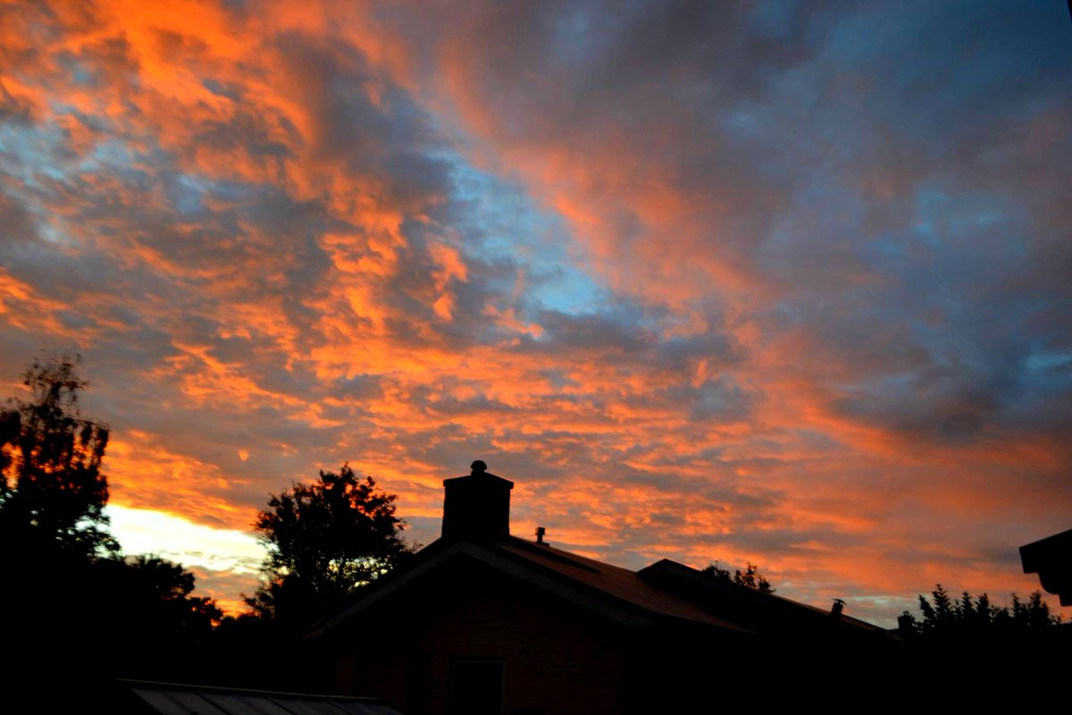 RdenBoer82WX's tweet image. Colorful #Sunset in Brouwershaven, The Netherlands @StormHour