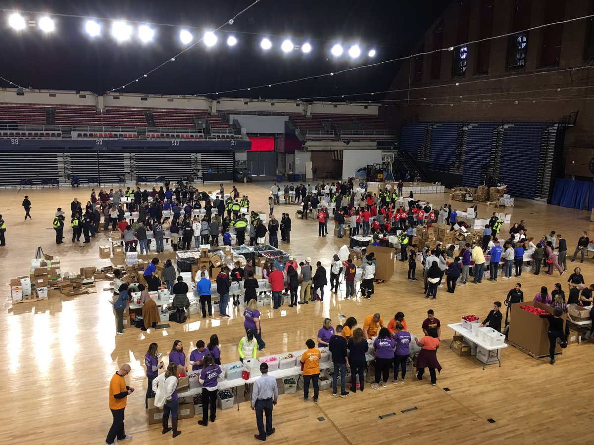 Team members from HOH and @boozallen are packing boxes for @opgratitude today in DC. Operation Gratitude sends care packages to service members, first responders, veterans, and military families. 📦 <a href="/wusa9/">WUSA9</a>