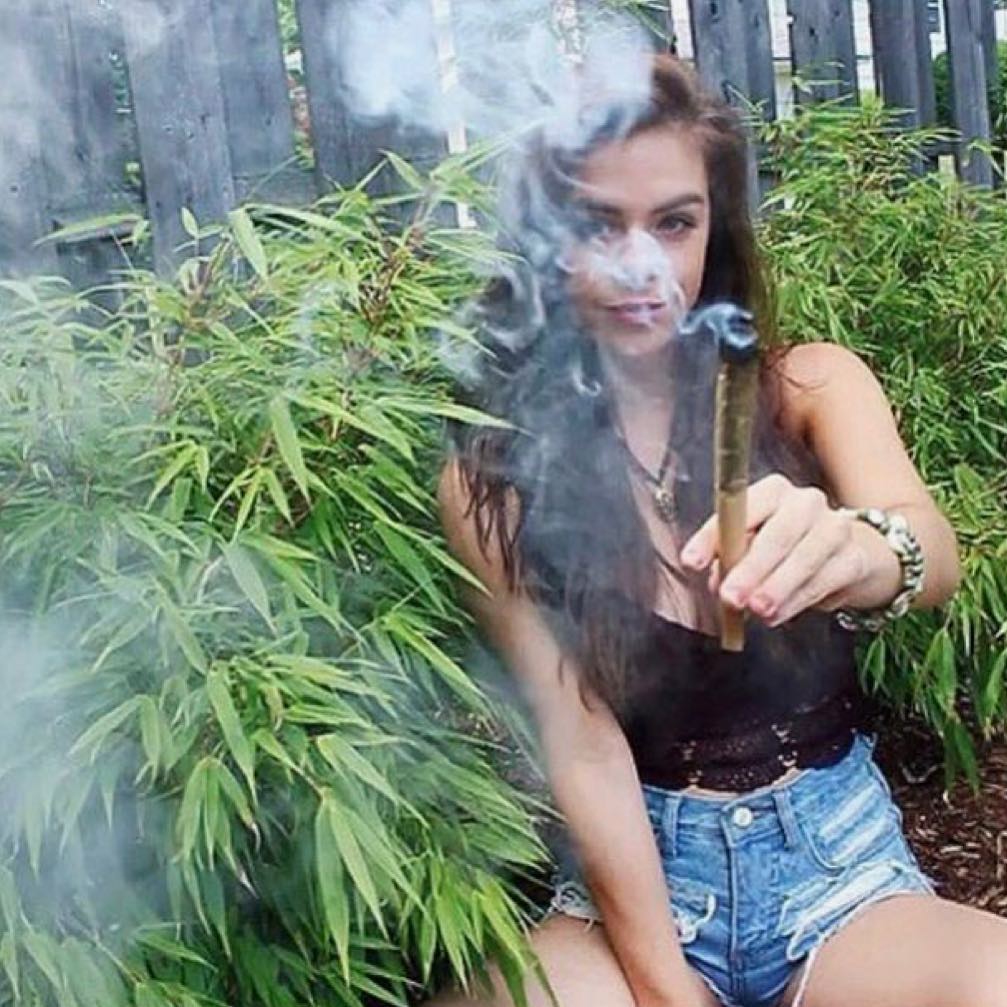 Smoky days #allweednews #stonergirls #stonermodels #weedmodels #420models #...