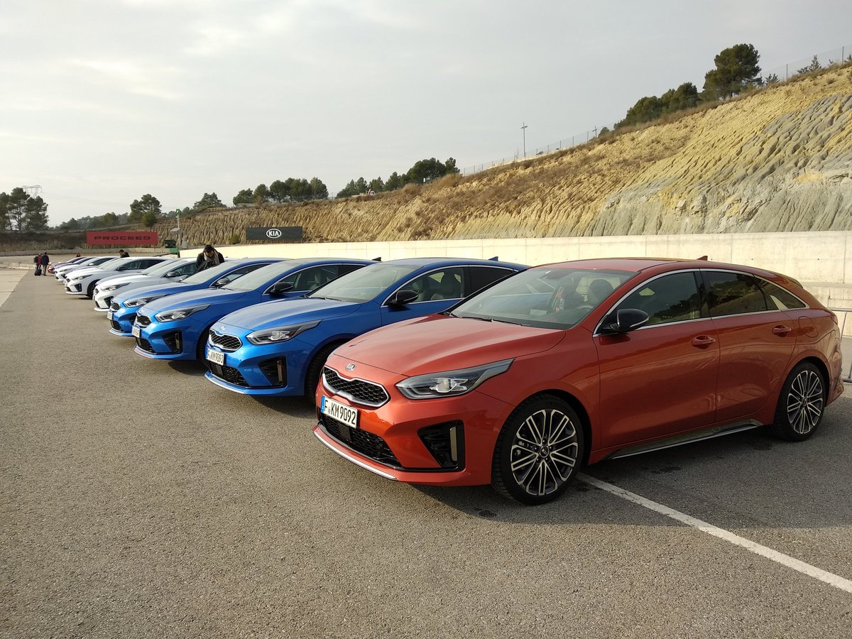 sara_soria74's tweet image. New Kia Proceed #shootingbrake #sportywagon  #Csegment #emotion #driving #design 594 l #trunkcapacity #versatility Only #GT #GTLine versions #dynamic #sportyseats #GT with #204CV #EuropeTestdriveEvent in #Barcelona #Spain @WWCOTY @kiamotorsiberia #Kia