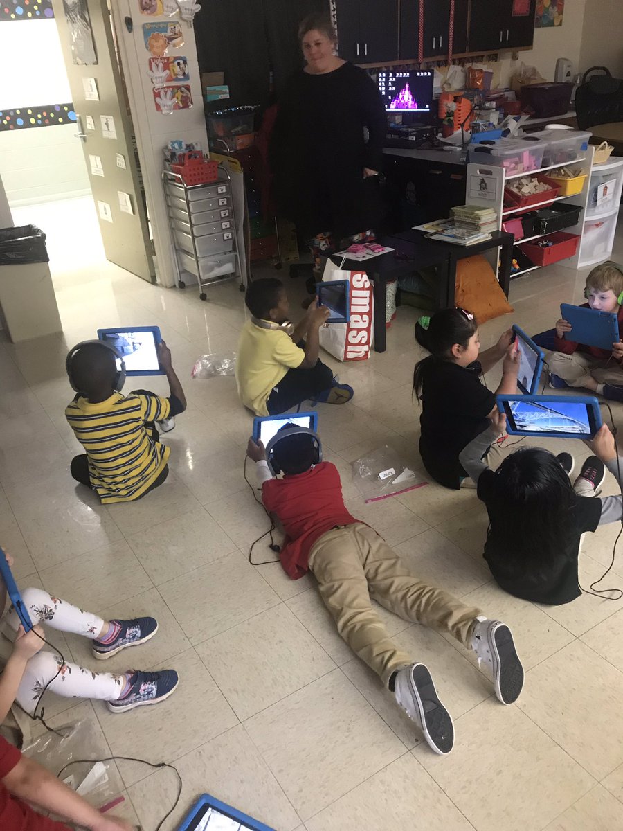 kinder_cain's tweet photo. Learning with @DianeTrout81 class is so much fun! @SPARK_STEM https://t.co/Jtx0aGBk0k