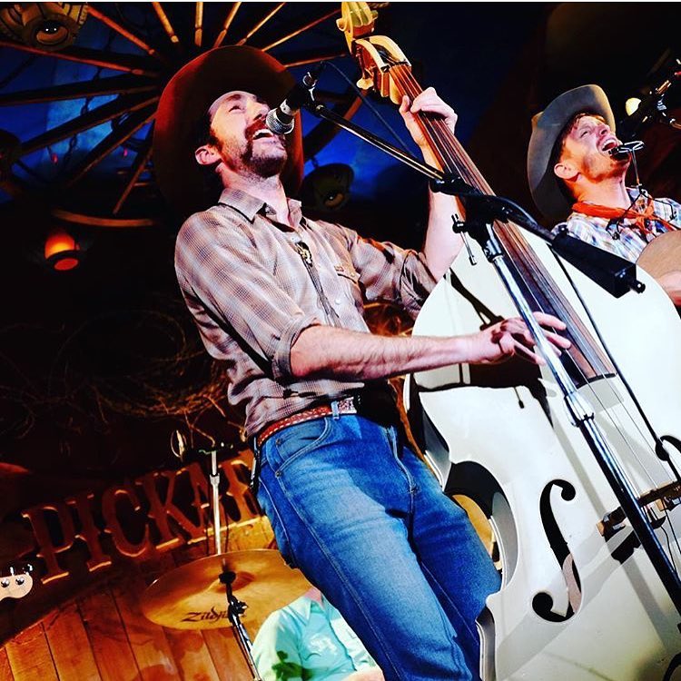 mysticpetaluma's tweet photo. 🙌 TONIGHT!! @CorbLund is bringing his 'No Rest For The West' tour to #MysticTheatre with @TheEasyLeaves duo &amp; @branson_a_music! Don't miss this western heritage and rock and roll roots show in #Petaluma! 
🚪: Doors open7 pm 
🎟: https://t.co/pJamFk8Fh3 https://t.co/Ay1WjFhTVR