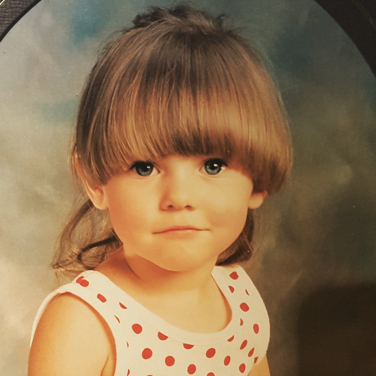 LucyD_Wilson's tweet photo. It was acceptable in the 80s...apparently #fringe #homehaircut 😂 https://t.co/ea5qm29Aoz
