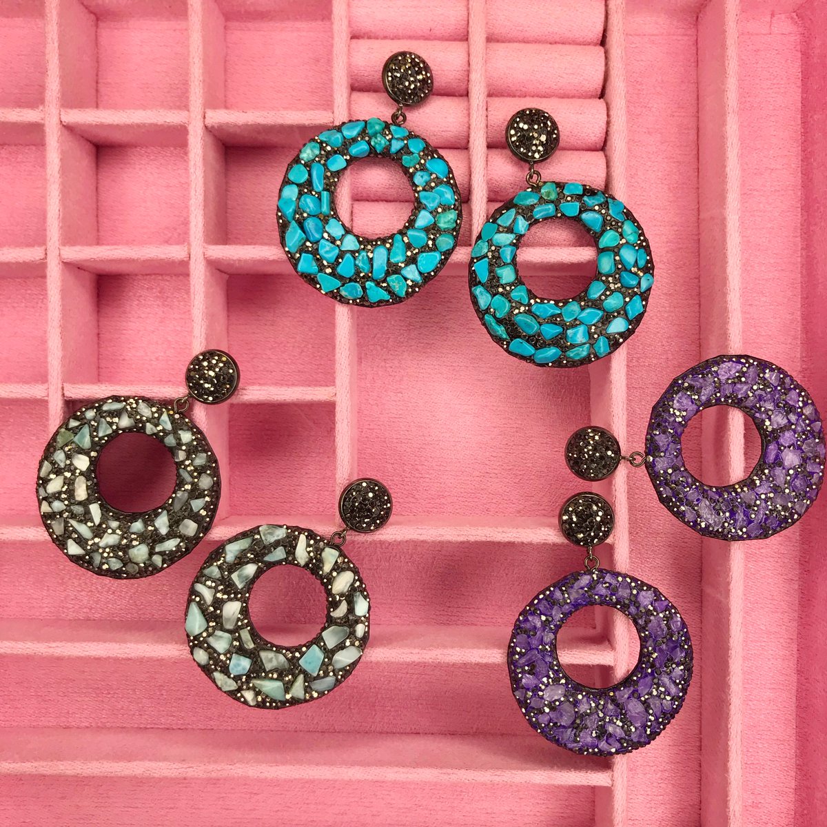 Say hi to the newbies 😍The Aura earrings come in three gorgeous colours; Turquoise, Pewter and Purple! Which is your favourite 🙌🏻 NEWBIE10 for 10% off your first order #layerednecklaces #pinkaesthetic #rainbowhoops #likeforlikes #amalficoast #statementearrings #accessories