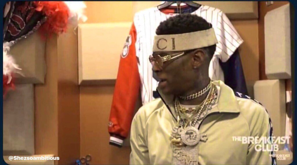 shezsoambitious's tweet photo. SECURITY GUARD: Excuse me sir would you like to pay for that item in your bag?

BOOSTER: PAAAAAAY?! Pay?! 
#SouljaBoy https://t.co/1txoI7eP6Q