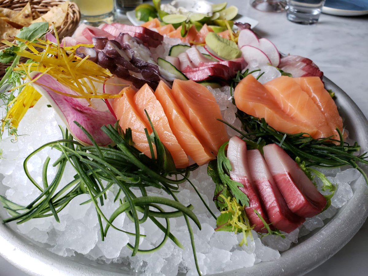LaTrainera's tweet photo. ¿Cuando habías imaginado un sashimi de pulpo, salmón y hamachi en un solo bowl?  Nosotros lo tenemos ¡Los esperamos! #LaTrainera #AlwaysFresh #food #foodie #salmon #pulpo #hamachi #seafood #seafoodlover #fresh #healthy #yum #instafood #instafoodgram #feedfeed #likes #yumers #deli https://t.co/cRLdxviDfz