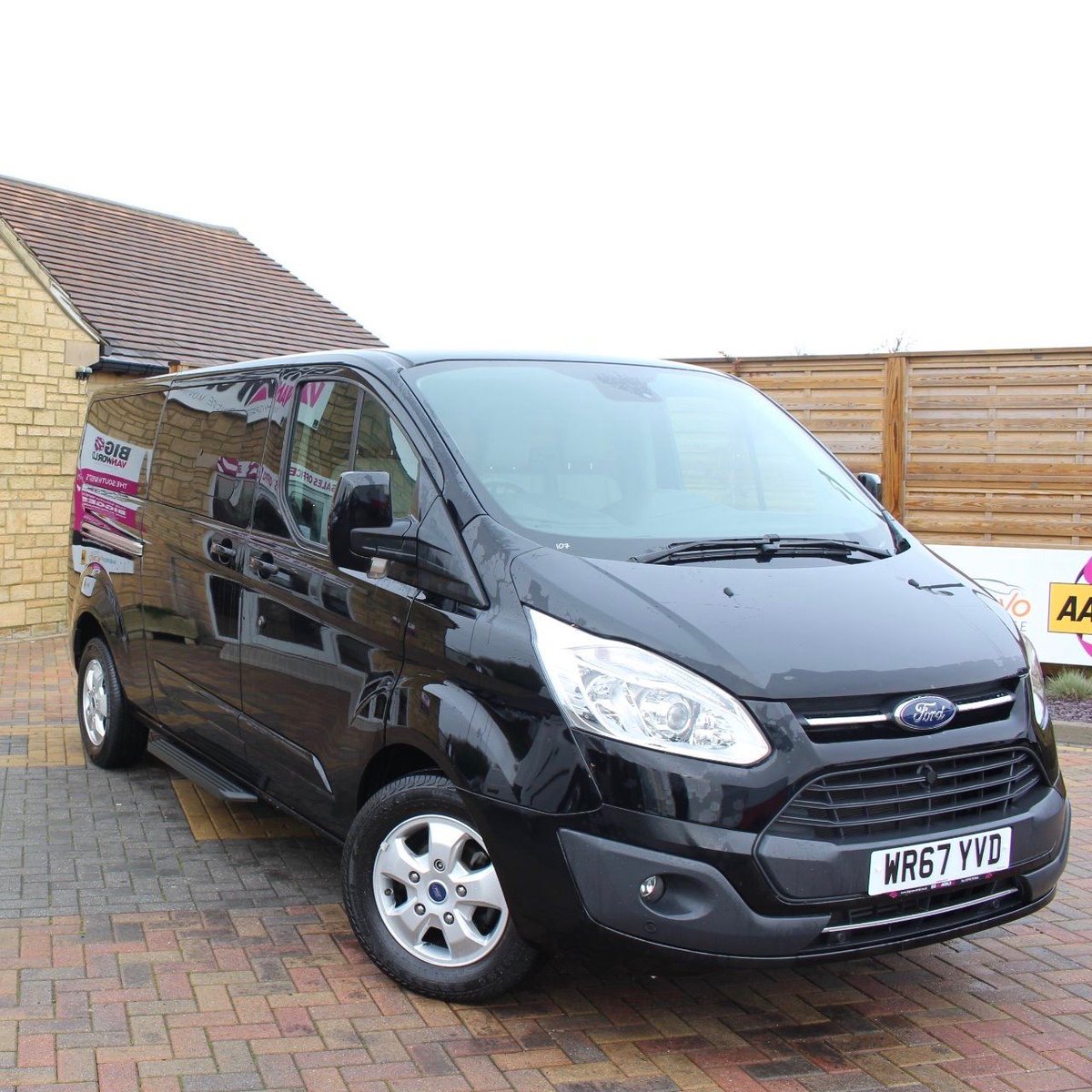 BigVanWorld's tweet photo. A wide range of automatic Tourneo Customs are available to purchase. 8/9 seaters and a choice of cloth/leather seats.

See them here 👉 https://t.co/kClRgub1ow https://t.co/E3dTHV7BvL