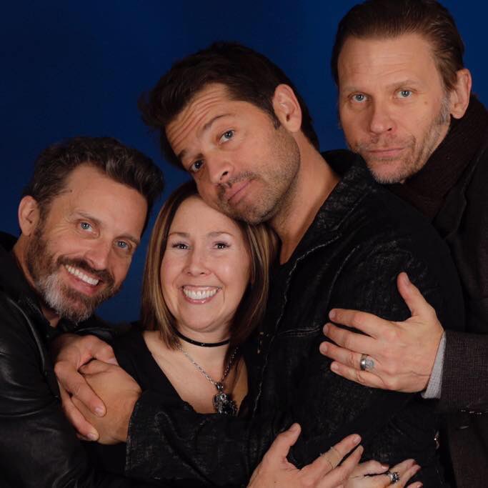 ErinAJensen's tweet photo. Brought copies of my DREAM WATERS books to Cleveland SPN convention to ask actors of #Supernatural to hold in pics.
But when you're face to face with God, Lucifer & your favorite angel, all you really want is a hug. #BestGroupHugEver #SPN https://t.co/VR6UL9DvFx