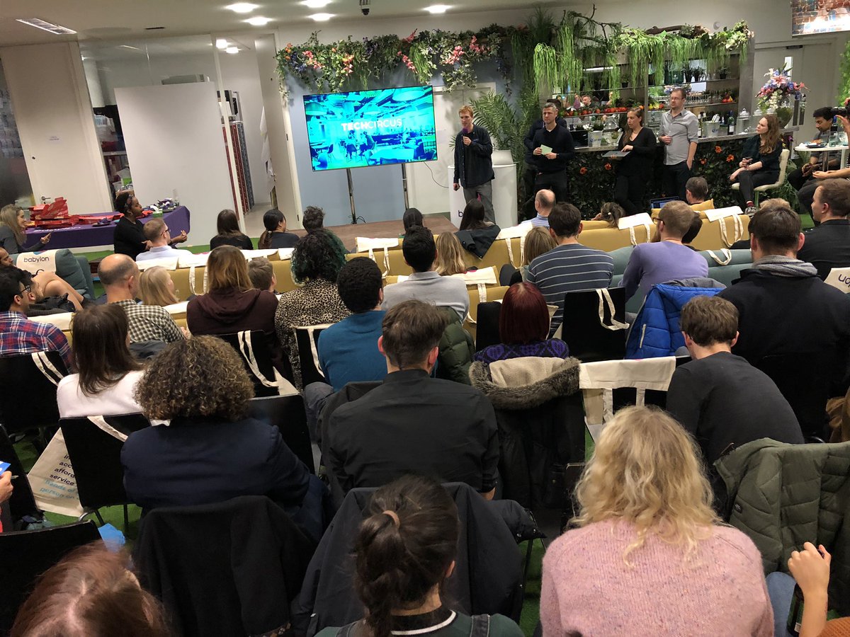 _aroundcorners's tweet photo. @theuxcrunch brings a focus on #howto #productdesign #designthinking #UX in #HealthTech @babylonhealth with @LiamCarterHawki @AnnaZawilska and @bensauer Good job we have #GPatHand to balance the #pizza consumption https://t.co/VdeDhZcb3u