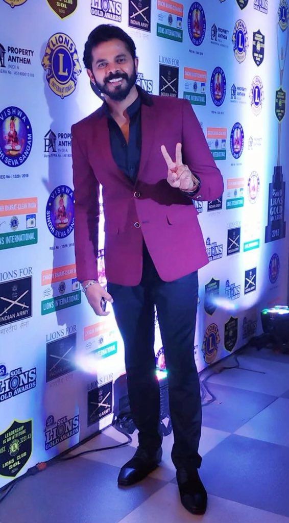 Bhuvneshwarisr1's tweet image. With all your Love and Support @sreesanth36 wins his First #LionsGoldAward for Bigboss and KKk as the Best and Most popular TV personality. 😘😇🙏 #SreeFam 
@vickykaushal09 #SonuNigam #Sreesanth