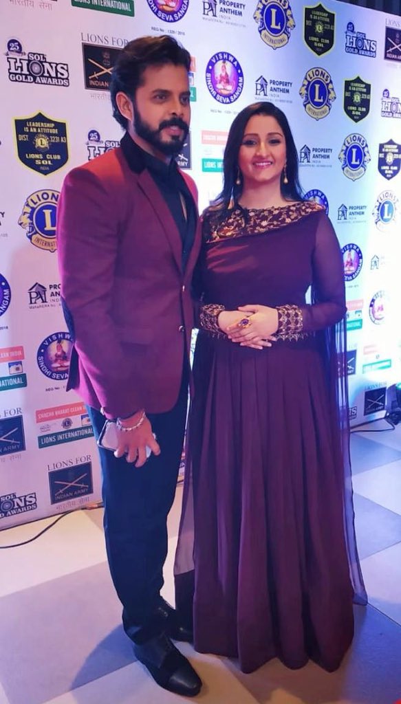Bhuvneshwarisr1's tweet image. With all your Love and Support @sreesanth36 wins his First #LionsGoldAward for Bigboss and KKk as the Best and Most popular TV personality. 😘😇🙏 #SreeFam 
@vickykaushal09 #SonuNigam #Sreesanth