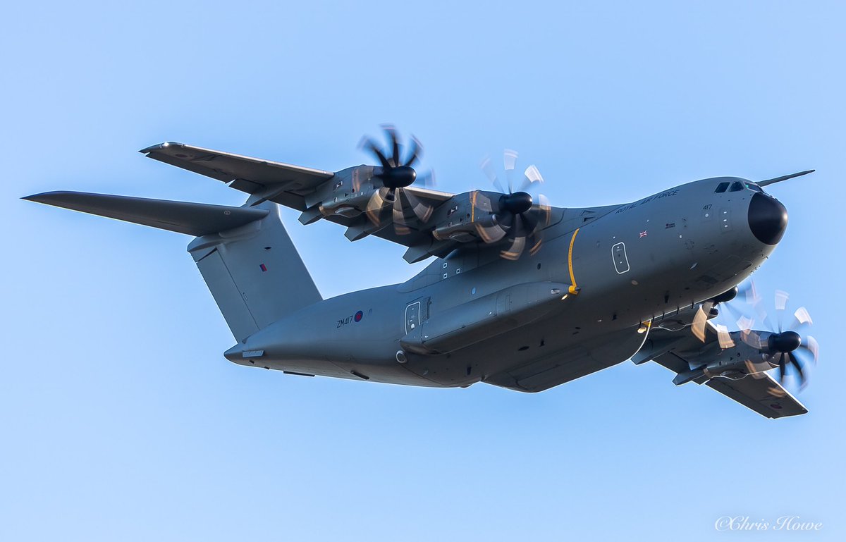 cjh3051's tweet photo. Atlas Overshoot #avgeek #aviationphotography #aviationdaily #airbus #a400m #atlasc1 #canoneos #canonaviation #coningsby #brizenorton #liveforthestory #megaaviation #militaryaviation #planespotting #photography #photographer #potn #royalairforce #sigmalens @RoyalAirForce https://t.co/dX8Dc4MYSh