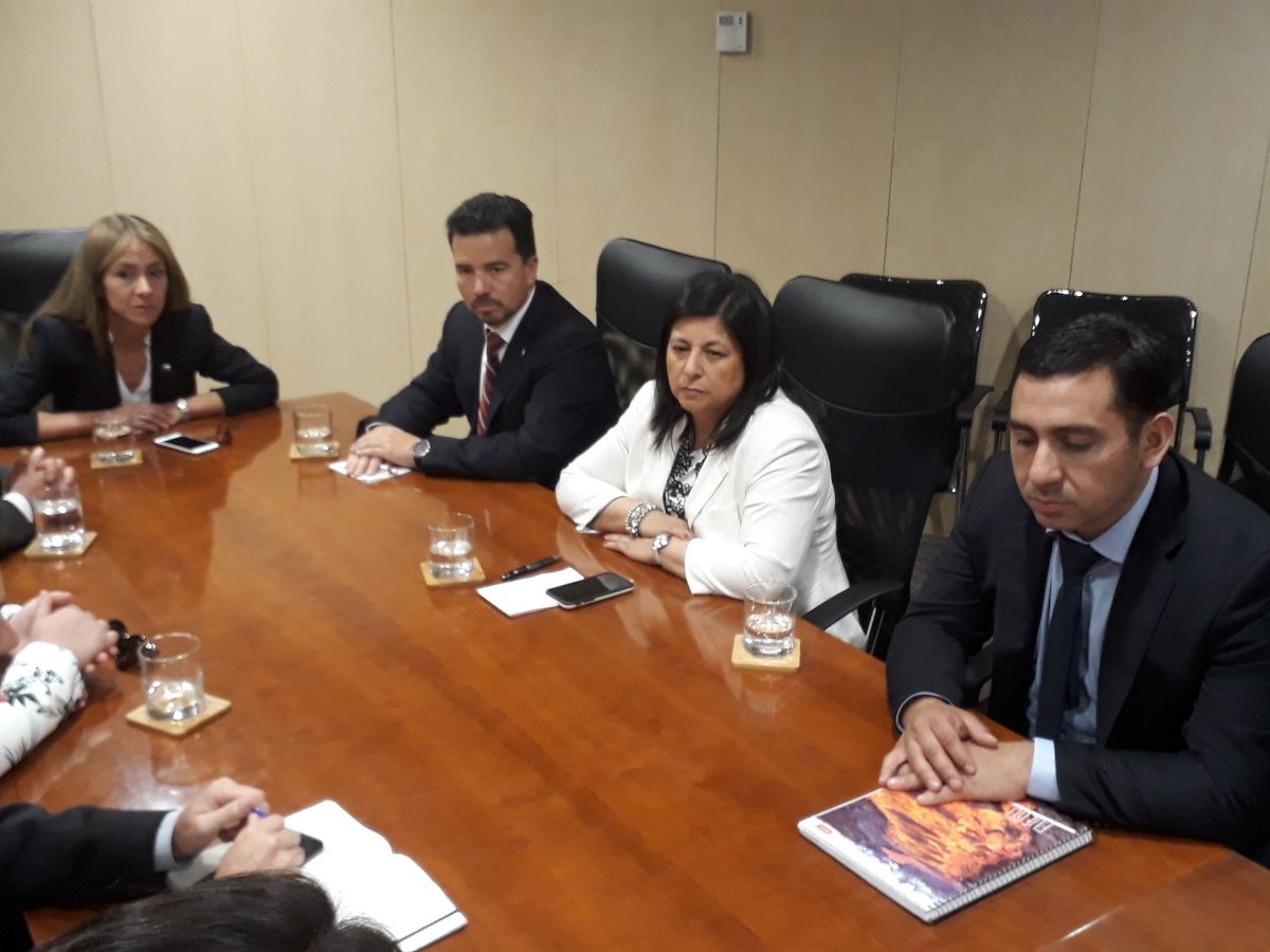 EN ESTOS MOMENTOS: En Santiago Cores <a href="/rrudolphi/">Raul Rudolphi A</a> <a href="/Marcia_Raphaelm/">Diputada Marcia Raphael</a> <a href="/core_inostroza/">Lilian inostroza</a> <a href="/MedinaCore1/">Washington Medina Martinez</a> y Julio Uribe junto a diputada Aracely Leuquén @PrensaLeuquen en reunión con la ministra de <a href="/MinEnergia/">Ministerio de Energía</a> <a href="/susanajimenezs/">Susana Jiménez Schuster</a> <a href="/COREAYSEN1/">COREAYSEN</a>