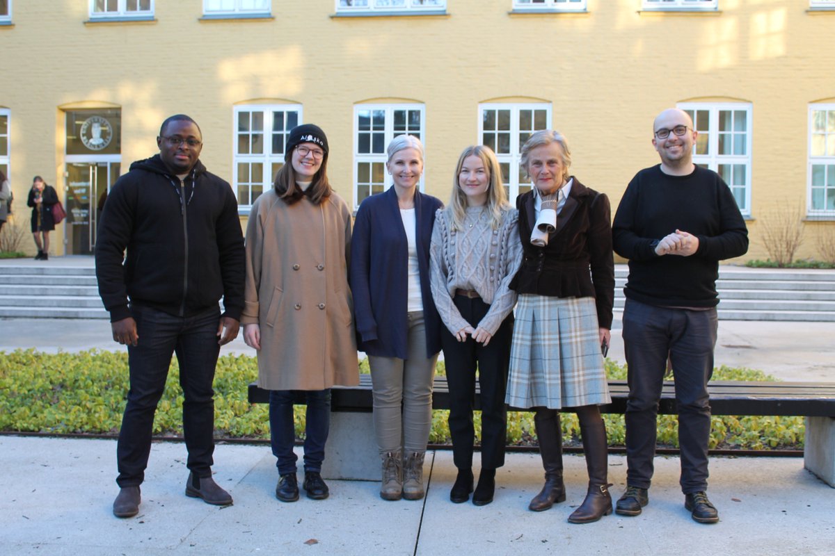Kjersti Fløttum (@kflottum) on Twitter photo LINGCLIM RESEARCH GROUP <a href="/UiB/">Universitetet i Bergen</a>. New year start, welcome to 2new PhDs <a href="/SolveigLygren/">Solveig H. Lygren</a> & <a href="/RunaFL/">Runa Falck Langaas</a>, funded thru assessments by <a href="/forskningsradet/">Norges forskningsråd</a> &strat.area “Climate and energy transition” at <a href="/UiB/">Universitetet i Bergen</a>. Proud to head this cross-discipl. RG <a href="/UiB_IF/">Institutt for fremmedspråk, UiB</a> w/HUM persp. <a href="/UiB_HF/">Det humanistiske fakultet</a> @UiBmatnat@BjerknesBCCR LINGCLIM RESEARCH GROUP <a href="/UiB/">Universitetet i Bergen</a>. New year start, welcome to 2new PhDs <a href="/SolveigLygren/">Solveig H. Lygren</a> & <a href="/RunaFL/">Runa Falck Langaas</a>, funded thru assessments by <a href="/forskningsradet/">Norges forskningsråd</a> &strat.area “Climate and energy transition” at <a href="/UiB/">Universitetet i Bergen</a>. Proud to head this cross-discipl. RG <a href="/UiB_IF/">Institutt for fremmedspråk, UiB</a> w/HUM persp. <a href="/UiB_HF/">Det humanistiske fakultet</a> @UiBmatnat@BjerknesBCCR