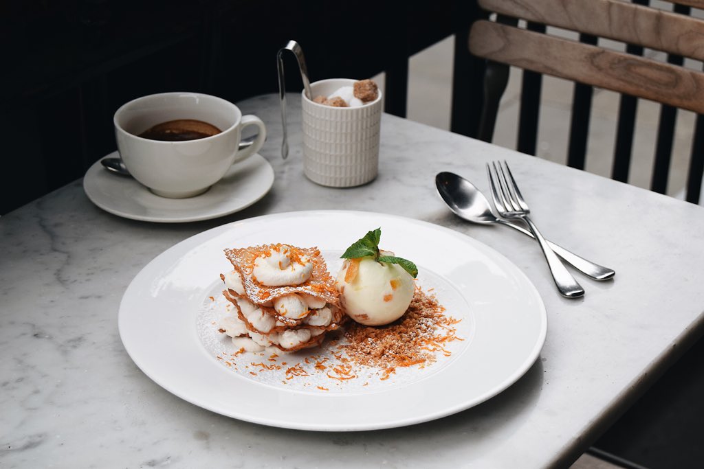 Sicilian cannoli meets French mille feuille. The best of both worlds. Thank you chef Marta 👩🏻‍🍳

#Italian #Bernardis #Marylebone #PortmanVillage #Mayfair #SeymourPlace #LondonFood #LondonRestaurants #TopLondonRestaurants #LondonEats #BernardisLondon #ThisIsLondon #LondonCoffee
