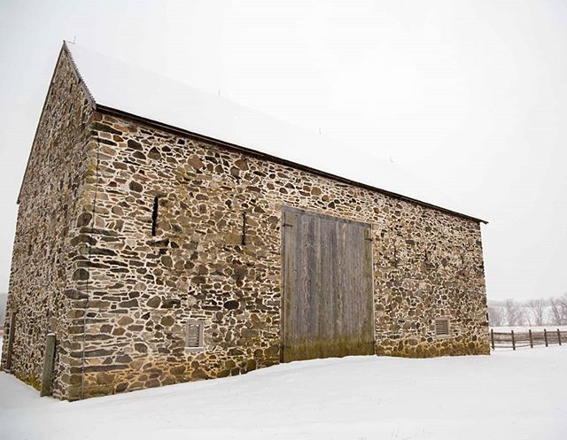 Old stone barn in the snow - caught driving back from Washington last weekend. Glad NYC missed the action .
.
.
#stonefarmhouse #snow #beautifuloldbuildings #oldbuilding #historicpennsylvania bit.ly/2MhQN42