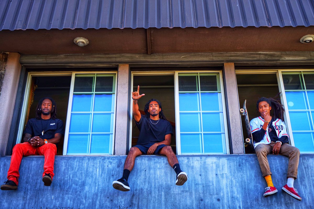 thelateones's tweet image. TLO or NOTHING
🎤🎧 🎶 ⚡️
.
📸 @CalvinCanha 
#thelateones
#harderthebattlesweeterthevictory