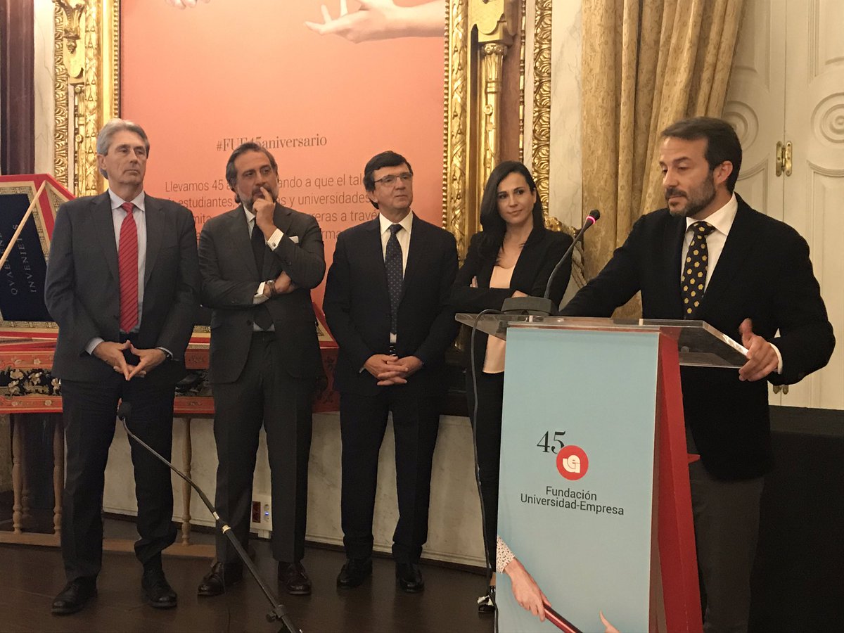 FUEONLINE's tweet image. Cerramos la tanda de reconocimientos con el premio a la #Innovación, para @bbva por crear con nosotros #LiquidSystem, un concepto revolucionario de formación