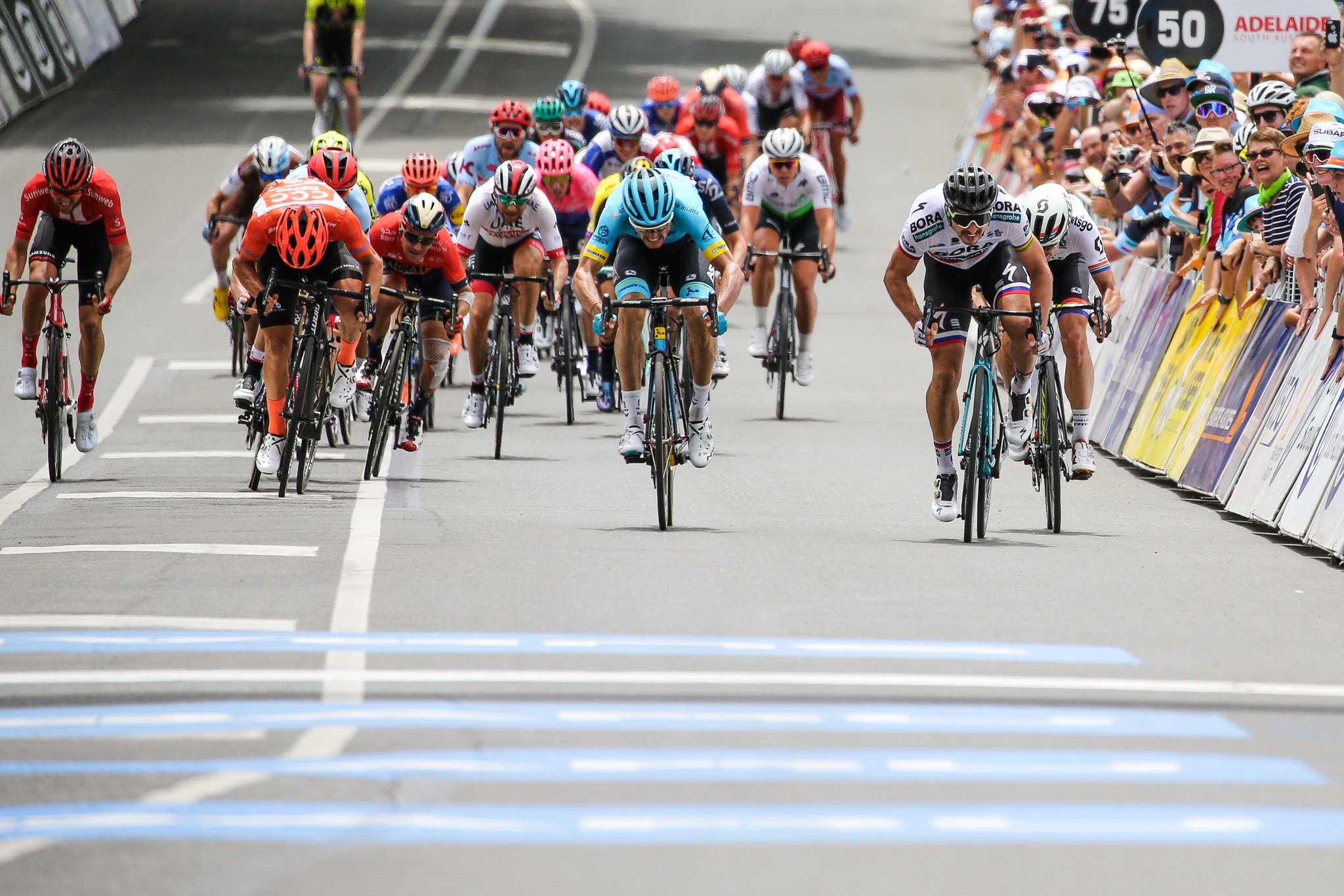 Rapha Japan V Twitter Tdu 第4ステージ 本日はスイッチバックの連続が特徴の コークスクリュー の登りが登場します 14年 カデル エヴァンスがリッチー ポートを振り切って独走で駆け上がり この日の勝利を収めた光景を覚えているファンも多いのでは 後半戦 Rapha Japan V Twitter Tdu 第4ステージ 本日はスイッチバックの連続が特徴の コークスクリュー の登りが登場します 14年 カデル エヴァンスがリッチー ポートを振り切って独走で駆け上がり この日の勝利を収めた光景を覚えているファンも多いのでは 後半戦