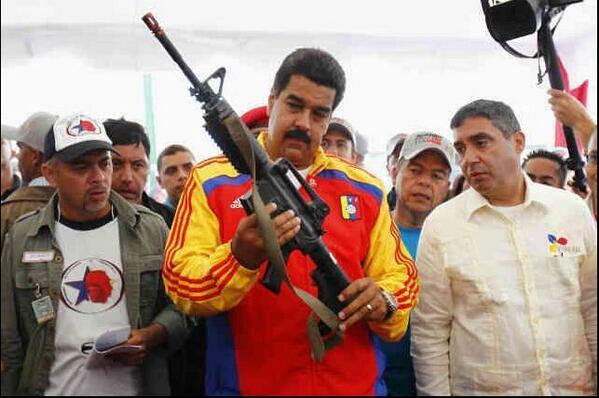 ablancomunoz's tweet photo. PRIMERO SE ACORDÓ LA DESTITUCIÓN DE .@NicolasMaduro por abandono del cargo (09/01/17). Y ahora (14/01/19) se le acusa de usurpador. ¿Usurpará por otros 6 años el cargo que había "abandonado"? ¿Se enfrenta o se ayuda así a esta dictadura militar-civil? https://t.co/gYem57kr3k