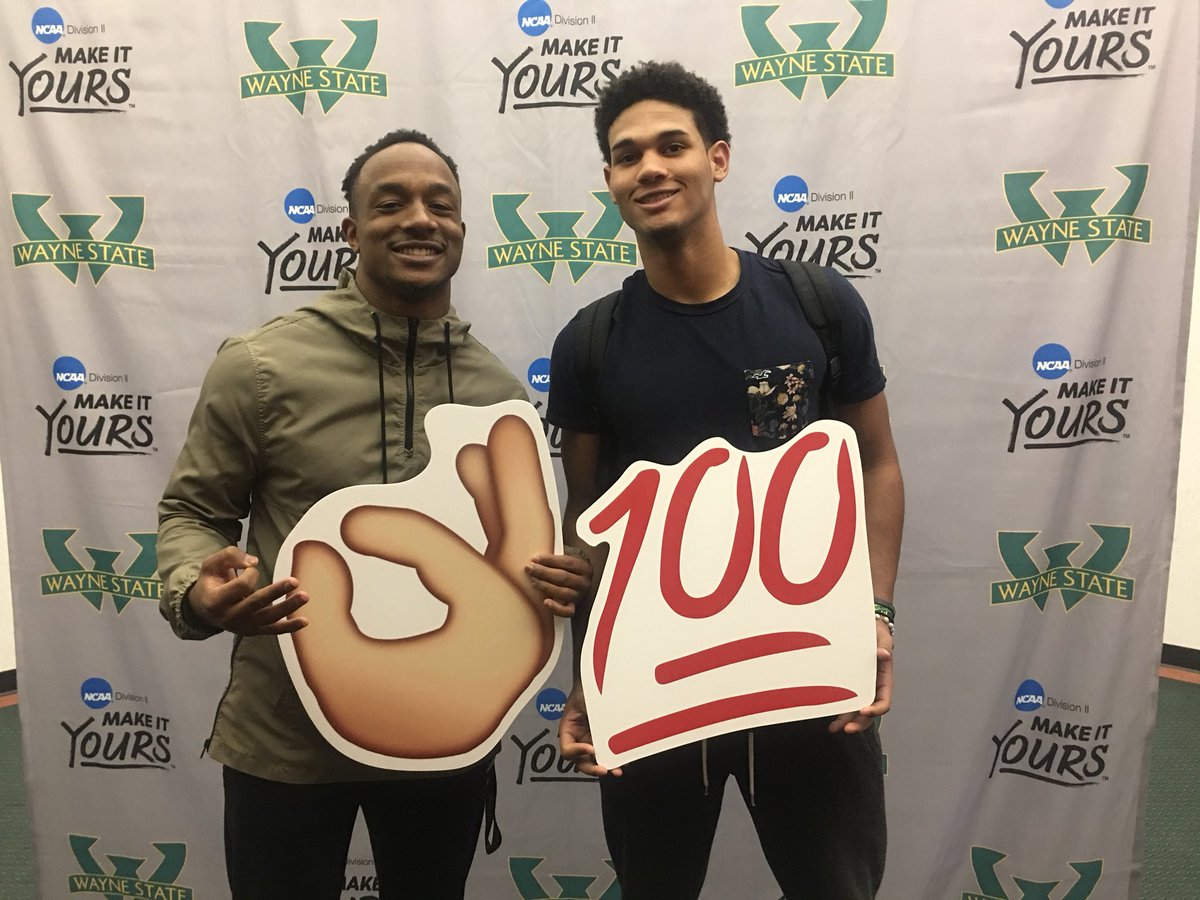 RoadToGlory4's tweet photo. Rookie and the Vet #MatthaeiLive @waynestwarriors https://t.co/RaLTaMqM3n