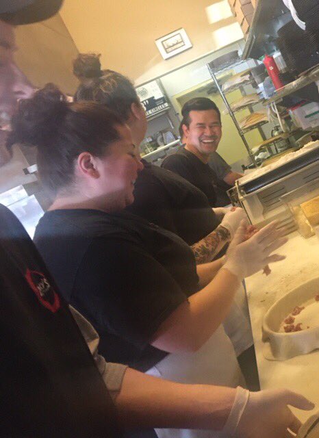 Zachary's Chicago Pizza tweet media