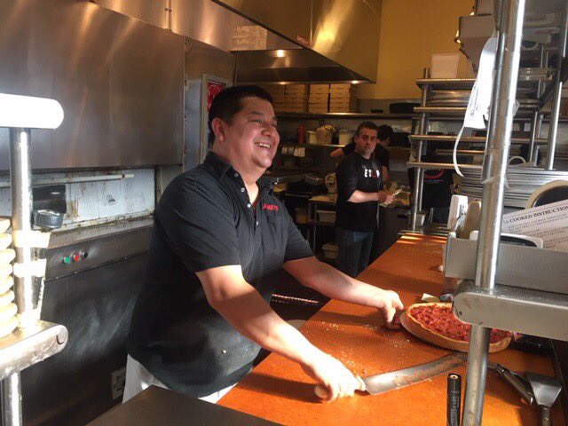 Zachary's Chicago Pizza tweet media