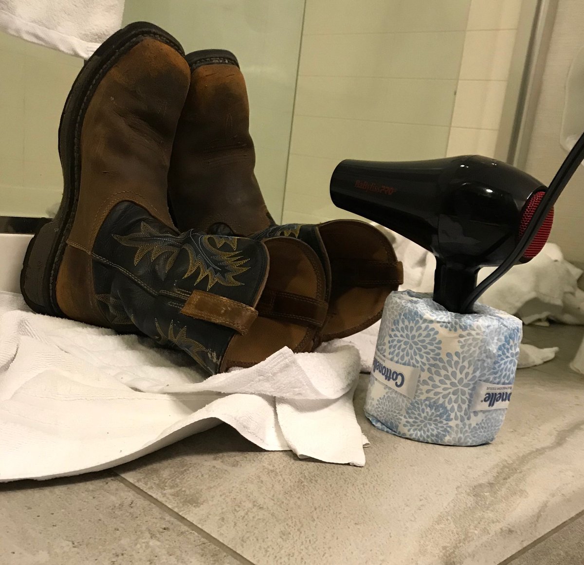billwestrick's tweet photo. Hey ⁦@johnedgarpark⁩ i can build cool stuff too. #bootdryer. 😂😂 #analog #wgp https://t.co/QyglBg8fUB