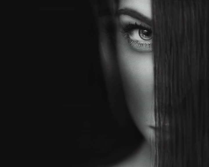 травести-дива ники джем. космическая девушка. половина лица. девушка наполовину. книга с лицом арт.