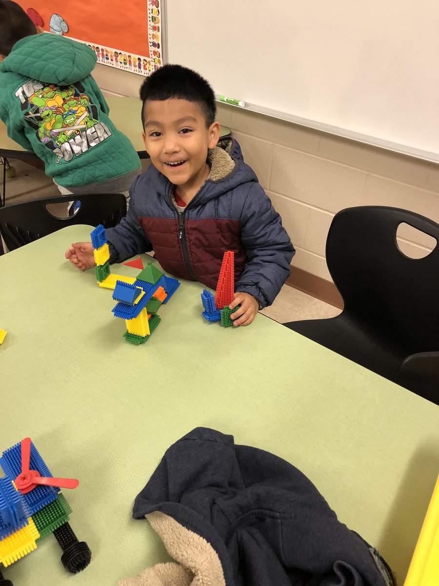 davis_mere's tweet photo. So grateful to have an awesome #makerspace for rainy days like yesterday! @GT186_STEM #MakerEd #AISDFuture @gtprincipal186 https://t.co/HHGewt12Mr