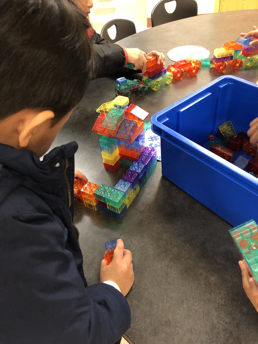 davis_mere's tweet photo. So grateful to have an awesome #makerspace for rainy days like yesterday! @GT186_STEM #MakerEd #AISDFuture @gtprincipal186 https://t.co/HHGewt12Mr
