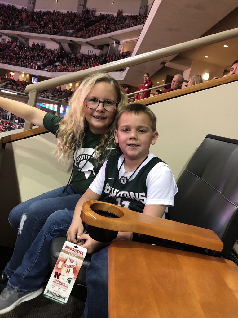 heglanda's tweet photo. #HUSKERS go green https://t.co/NjI7ZH4hpA