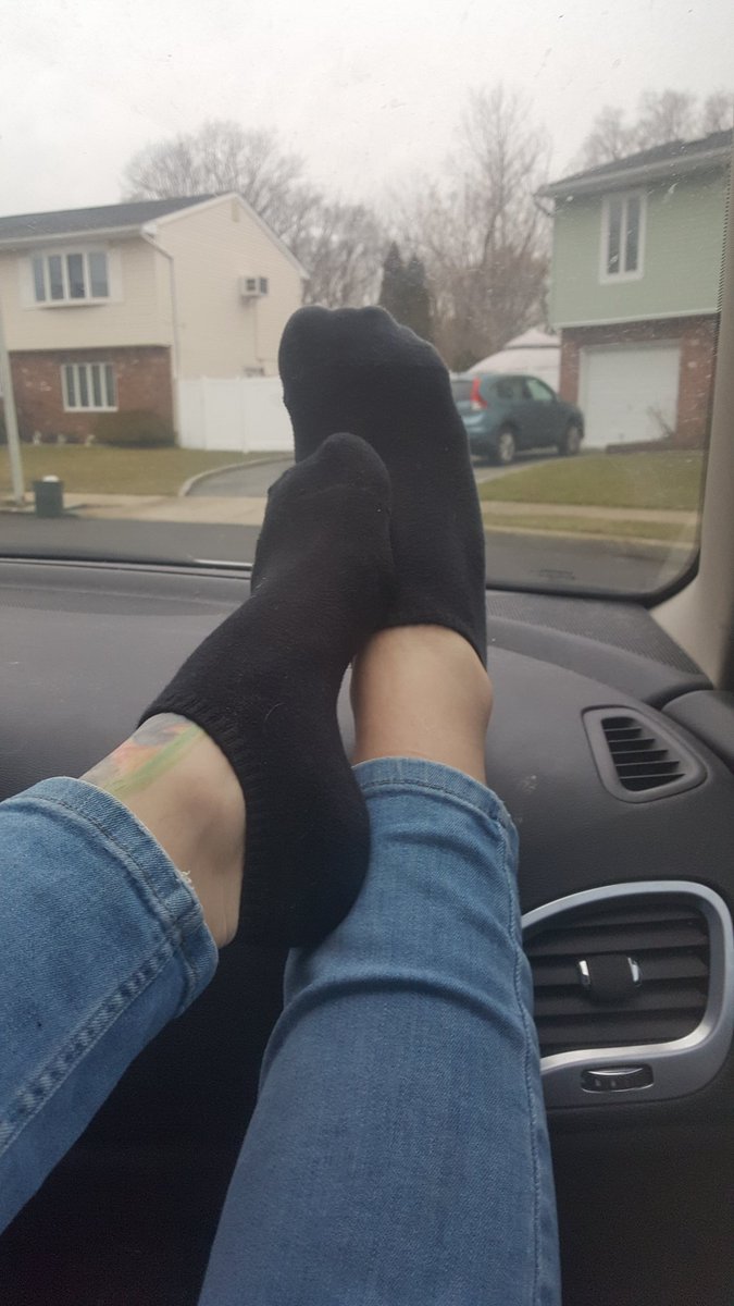 RaeRae85691317's tweet photo. You wish this was your car little piggy listens to my music and drives me where ever I want. In return he gets a sniff 
#findom #feetworship #footdomination #FootFetish #FOOTSMELLING #footsub #feetmistress #feetlicking #sockgame #sniff #footlovers #paypigs #walletrape #moneyslut https://t.co/uN6KMcH3cq