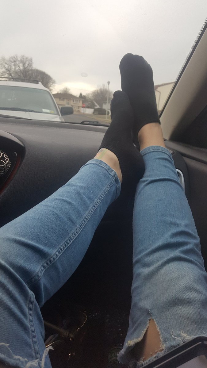 RaeRae85691317's tweet photo. You wish this was your car little piggy listens to my music and drives me where ever I want. In return he gets a sniff 
#findom #feetworship #footdomination #FootFetish #FOOTSMELLING #footsub #feetmistress #feetlicking #sockgame #sniff #footlovers #paypigs #walletrape #moneyslut https://t.co/uN6KMcH3cq