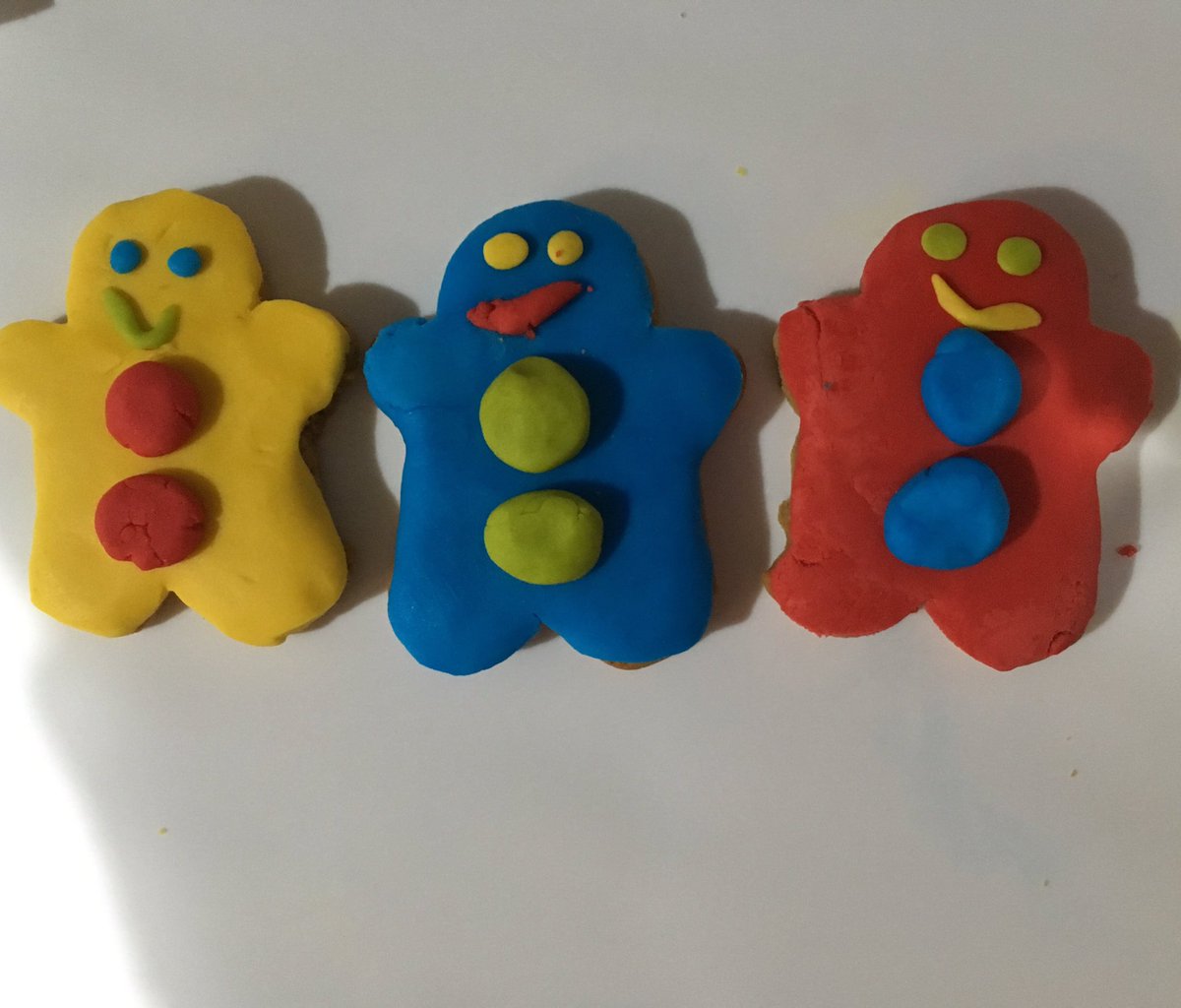 Rowan loved decorating the gingerbread men that he brought home from school yesterday xx <a href="/rec_windmill_ce/">Rec_windmill_ce</a> <a href="/Windmill_CE_Sch/">Windmill CE Primary</a>