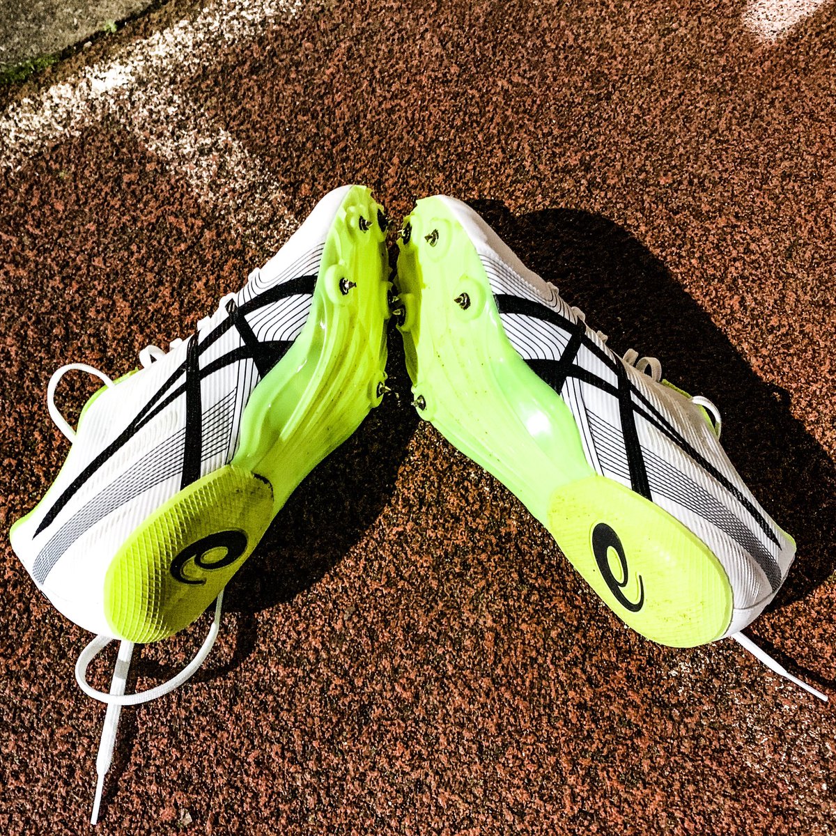 grass spikes athletics