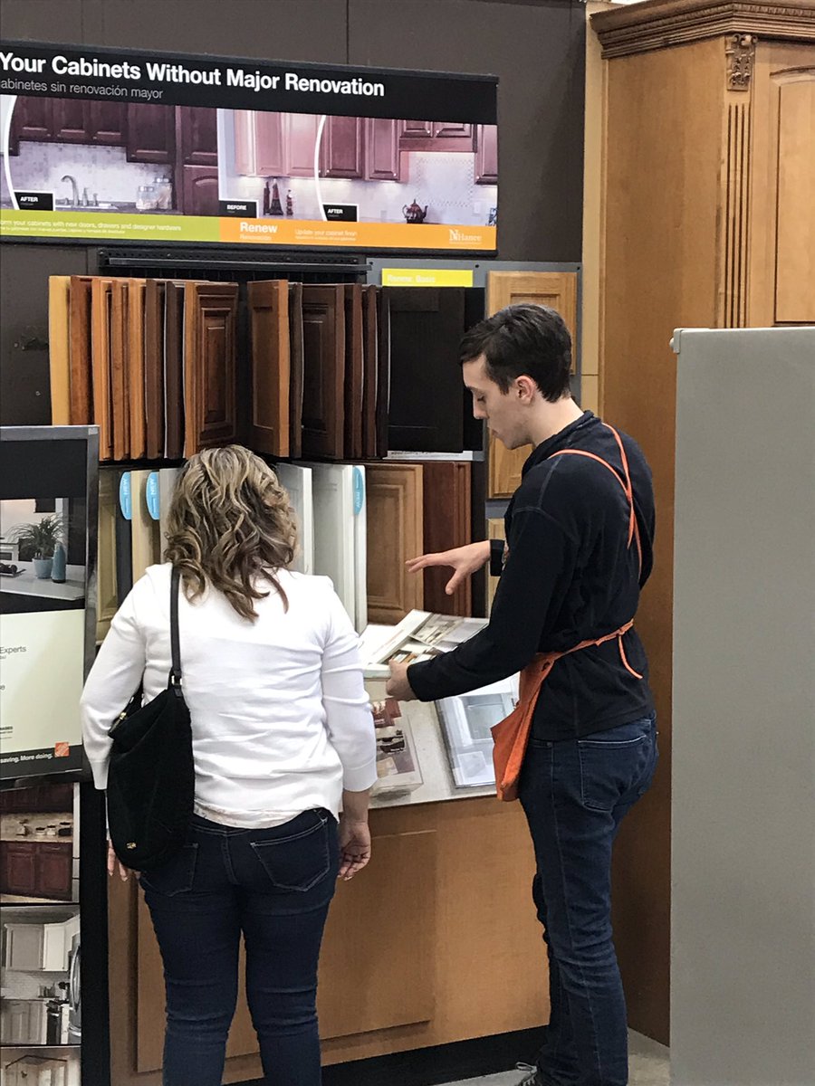 thdmichaelbell's tweet photo. Boooom Baby Team SaTx👊😎Apron To Apron with Top HSPS Ethan !! Driving Services &amp; Awarding him his GC!! #HSPSAllStars #HelpingStoresPromoteServices @DerekTHD @THDJAKEM @THDhulecki @ShardayLove92 @LAPortelli @LegalleyF @RonSerpaio @scottwhiteHD @StaceyTank @CaseySmeltz @THDPatti https://t.co/Gl6xavMnVL