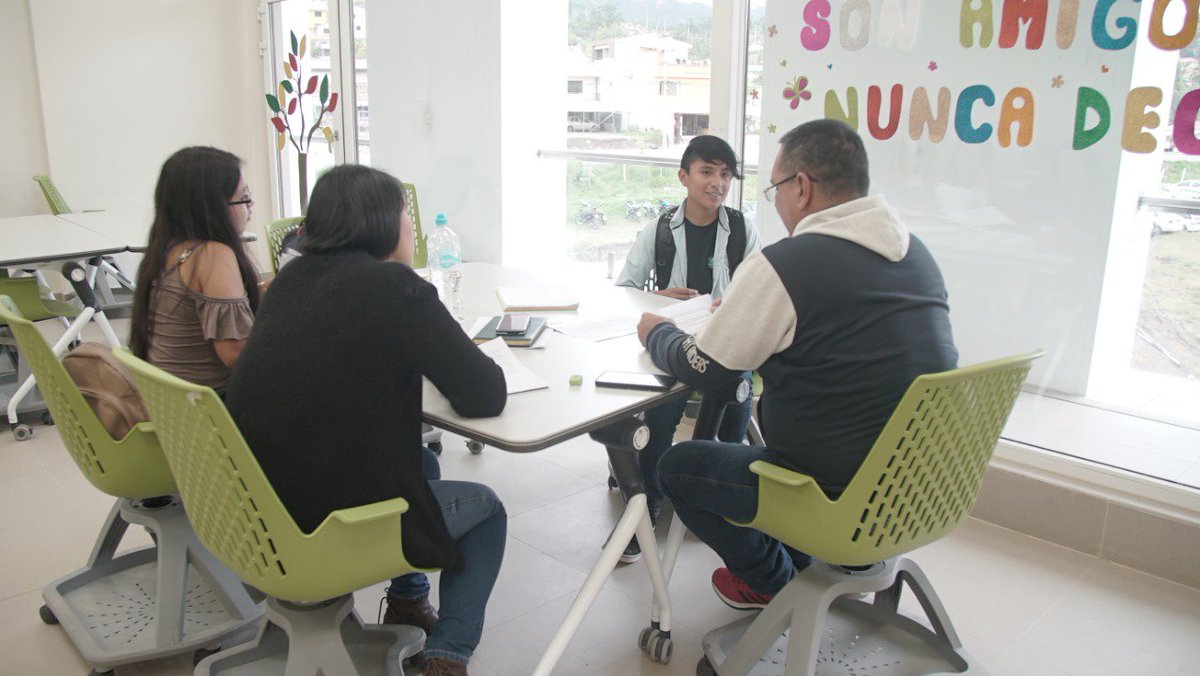 UNAEcuador's tweet image. #ProgramasUNAE Realizamos el proceso de selección de lxs estudiantes de las diferentes instituciones educativas, que postularon a la beca #AccessProgram.