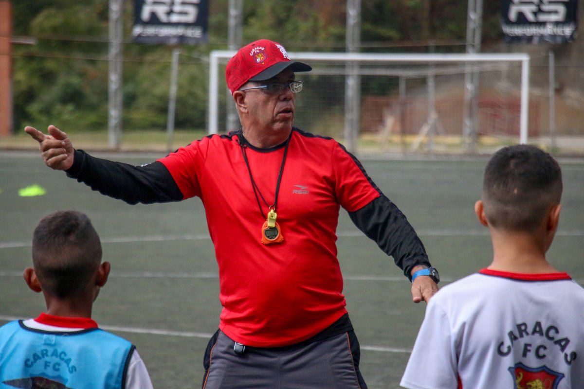 Caracas_FC's tweet photo. #CanteraCFC | #Sub13 | Henry Vázquez: "Hemos sacado muy buenos talentos de la escuela para formar esta categoría”
📰: https://t.co/d22S1J7oPq
#SomosCaracas #OrgulloCapital 🇾🇪 https://t.co/bRWH68PPQG