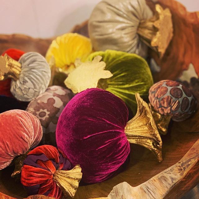 PlushPumpkin's tweet photo. Our mushrooms are perfect for tossing in a beautiful bowl!! #velvetmushrooms #mushrooms #plushpumpkin #handcrafted #hostessgift #luxurydecor #velvetpumpkins #springdecor #mushrooms #luxurydecor https://t.co/DeSX657C77 https://t.co/phoR1B4yVg
