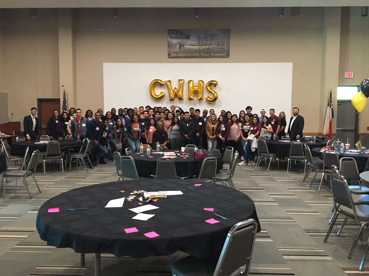 cwhs_springisd's tweet photo. Last week more than 60 #Wunsche #Alumni retuned to campus to share their experiences and expertise with our current students! Thanks to everyone who came back for the 2018-2019 CWHS Alumni Day! #cwhs #springisd #BelieveinSpring https://t.co/Uo0QhN2nlm