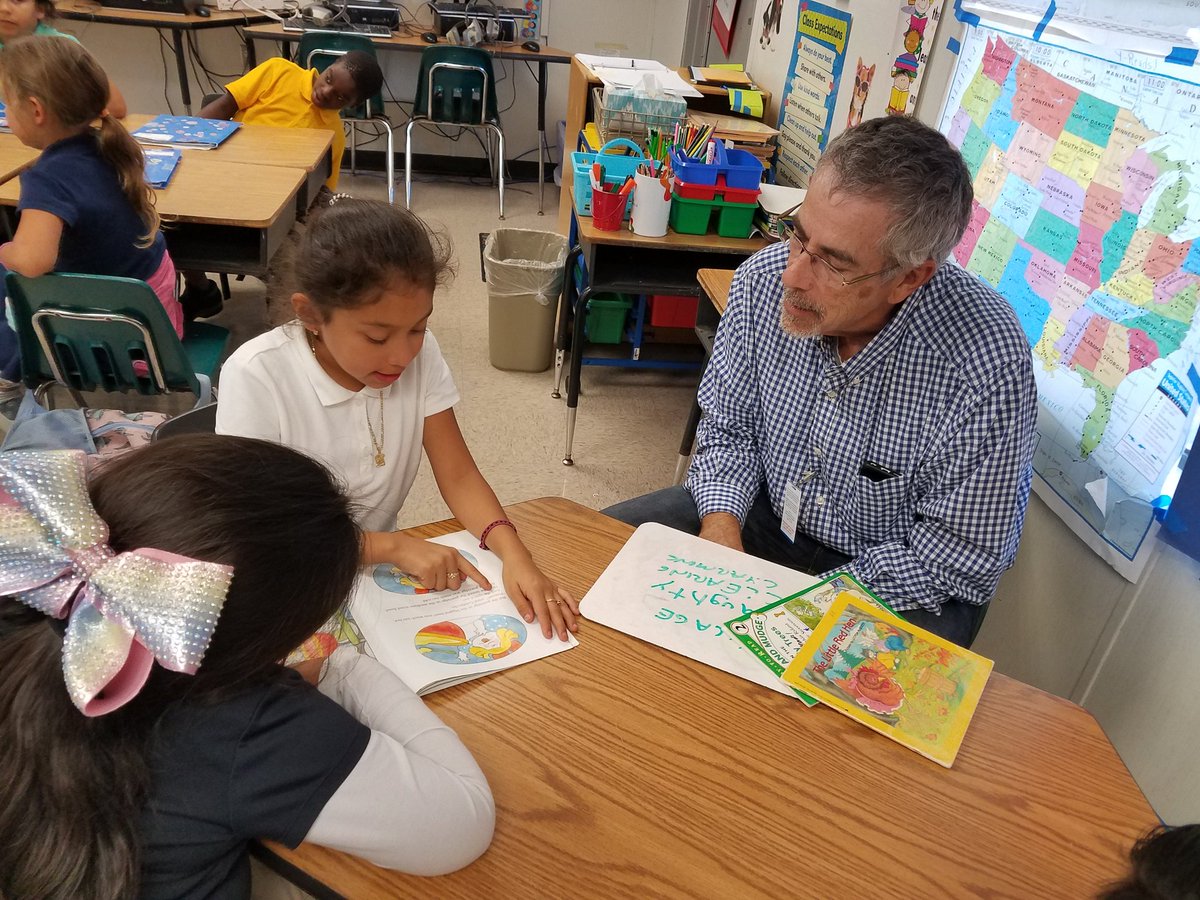 marcoyyouthdev's tweet photo. Awesome day at YReads! Have you thought about becoming one of our reading mentors? We love our mentors! https://t.co/9lG9E2ErPG