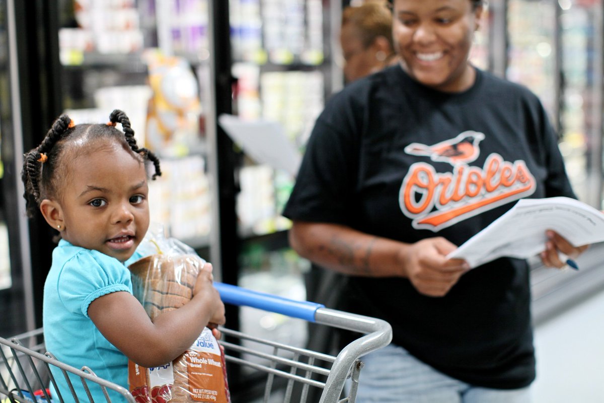 RETWEET: Due to the #Shutdown, the @USDA is issuing February SNAP benefits this week which is earlier than usual. Families may be confused but these benefits MUST last through the end of February. Share now to spread the word! http://bit.ly/2sAUTed