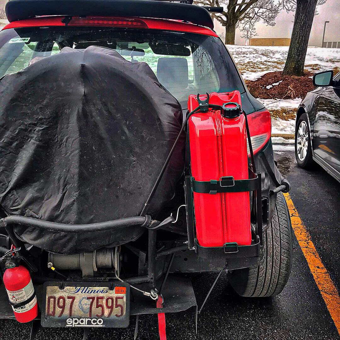 PandaVenge's tweet image. #buildupdate New jerrycan rear end mount completed. I definitely prefer this design over having it on the roof. I’m also selling the old black can if anyone wants it. Still holds fuel just don’t need it anymore. #projectcar #rally #mazda  #sport2 #baja2 #racecar #offroadcar #rear